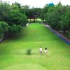 Potret Rumah 5 Seleb yang Punya Lapangan Golf Pribadi, Super Luas dan Megah Banget!