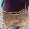 8 Potret Lucu Orang Pakai Merek Louis Vuitton KW, Malah Bikin Ngakak!
