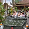 Momen Keseruan Mayangsari Berlibur di Purwokerto, Santuy Tenteng Tas Branded ke Kebun Jeruk!