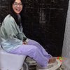 8 Potret Kondisi Toilet Viral di Rumah Ayu Ting Ting, Hesti Purwadinata Ngakak Saat Cobain!