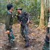 Potret Prajurit TNI Takut Pegang Ular, Endingnya Bikin Ngakak!