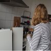 Potret Bule Cantik Jerman Jadi Tukang Renovasi Dapur, Suami WNI Cuma Jadi Mandor