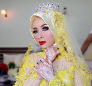 Inspirasi Gaun Pengantin Dengan Tone Kuning Terlihat Mewah Dream Co Id