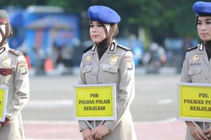 Polri Siapkan  Model Contoh Seragam Hijab Polwan