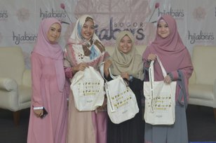 Hijaber Community Bogor Gandeng Komunitas Teman Tuli & Mualaf