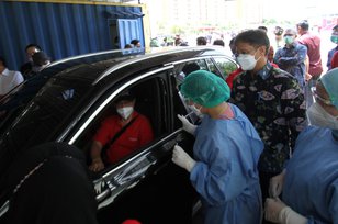 Pos Pelayanan Vaksinasi Covid-19 Drive Thru Hadir di Jakarta