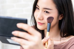 6 Tren Makeup Musim Panas untuk Tampilan Wajah Segar
