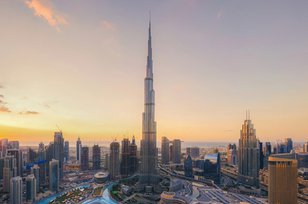 Taruhan Nyawa, Segini Besaran Gaji Tukang Bersih Kaca Burj Khalifa