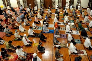 Niat Sholat Tarawih dan Witir di Bulan Ramadhan Serta 7 Keutamaannya Sebagai Penyempurna Ibadah Wajib
