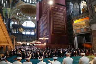 Sholat Tarawih Pertama di Masjid Hagia Sophia Istanbul Turki Setelah 88 Tahun