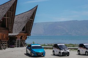 Mobil Listrik Toyota 'Menyengat' Danau Toba