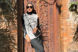 OOTD Hijab Simpel Monokrom Dara Arafah, Kamu Bisa Tiru!