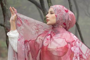 Motif Hijab Romantis Bikin Tampilan Lebih Elegan