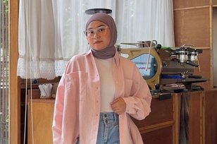 Inspirasi OOTD Hijab Kasual & Feminin dengan Sentuhan Pink