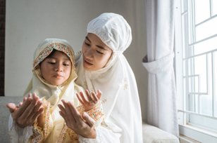 10 Doa Kebaikan untuk Anak, Salah Satunya Agar Beriman dan Berbakti kepada Orang Tua