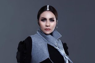 Tampilan `Sadis` Momo Ex Geisha dengan Makeup Gothic
