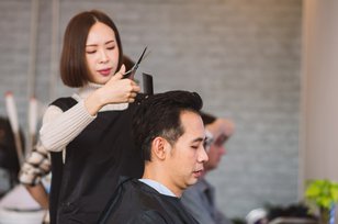 Tunggu 20 Tahun, Tamu Salon di Jepang Akhirnya Lega Aturan Potong Rambut Tanpa Ngobrol Berlaku Tetap