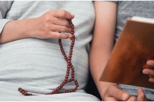 Bacaan Doa agar Cepat Melahirkan dan Kontraksi, Lengkap dengan Cara Merangsang Bayi yang Aman