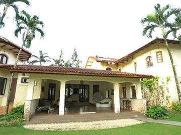Penampakan Villa Mewah Anak Menteri Era SBY Tania Nadira, Ada Tiga Rumah Dalam Satu Lokasi!