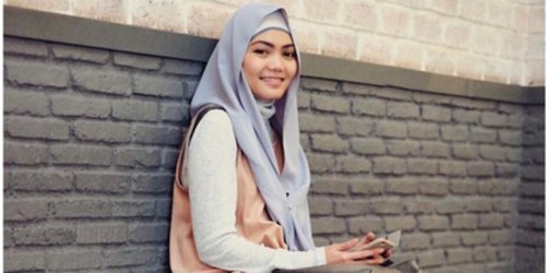  Memutuskan Berhijab, Rina Nose Hapus Foto Lama