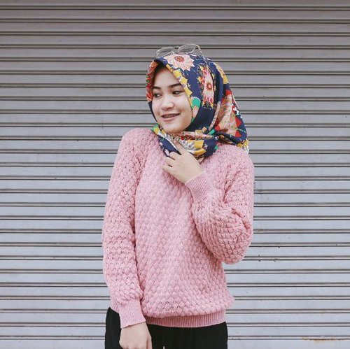 Tampil Modis dengan Sweater Saat Musim Hujan Hijab Dream 