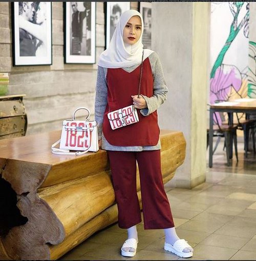 Kombinasi Warna Jilbab Dengan Baju Merah Maroon