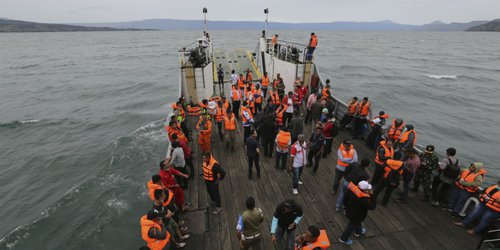  Pencarian kapal tenggelam di Danau Toba