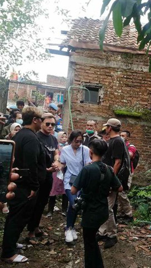    Suasana Polisi Bongkar Makam Lina Ibunda Rizky Febian