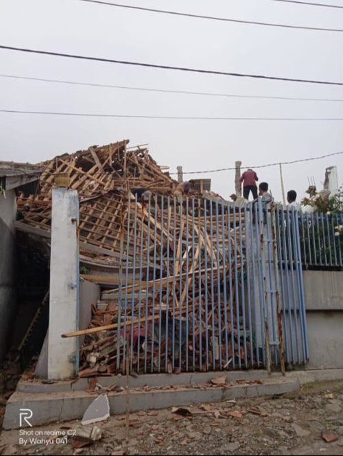 Gempa Sukabumi Merusak Sejumlah Rumah Di 4 Kecamatan Dream Co Id