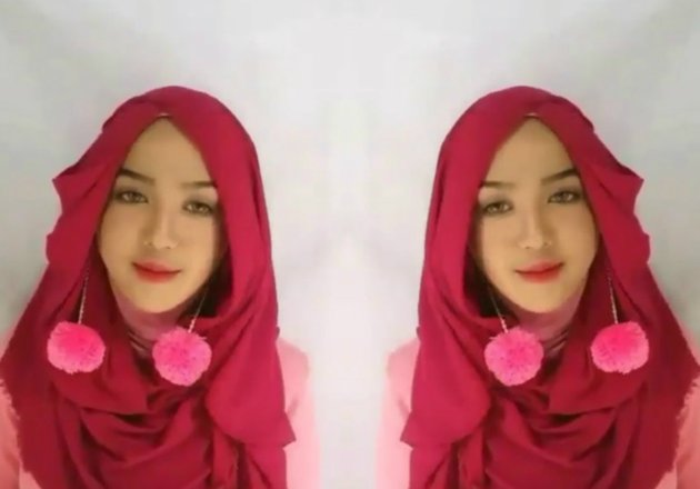 Tutorial Hijab dengan Anting Pom Pom Bikin Kamu Tambah Cantik  Hijab.Dream.co.id