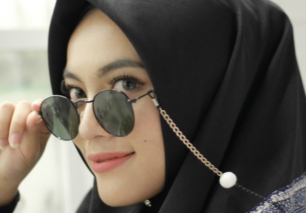Model Jilbab  yang Nyaman untuk Hijaber yang Pakai  Kacamata  