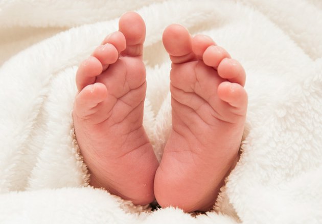 Berikan Pijatan Pada Titik Refleksi di Kaki Bayi, Hasilnya 