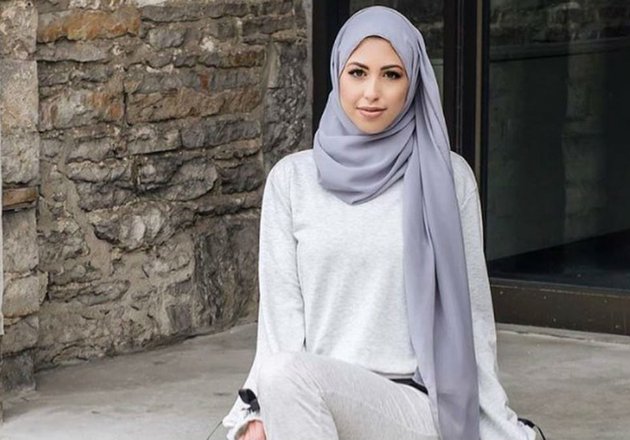 61+ Inspirasi Jilbab Yang Cocok Untuk Baju Warna Hitam Dan Putih, Warna