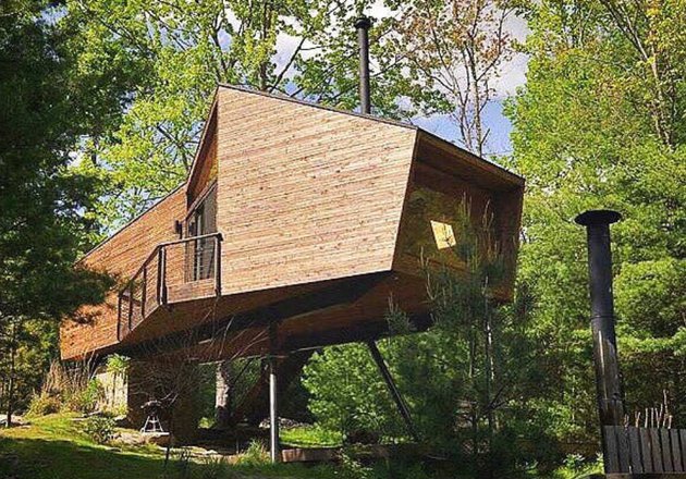 Ada Rumah Pohon di Tengah Hutan Berdesain Modern 
