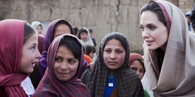 Angelina Jolie Dukung Palestina Sang Ayah Pro Israel Dream Co Id [ 320 x 640 Pixel ]