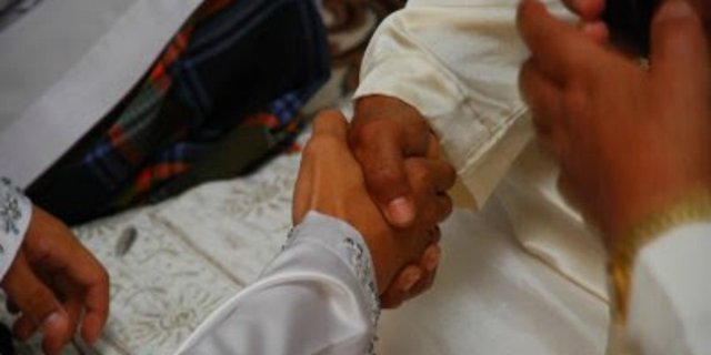 Siapa yang Berhak Menikahkan Anak di Luar Pernikahan?