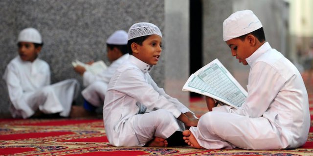 Kisah Menggetarkan Anak Persembahkan Hafalan Quran Untuk Ayah Dream Co Id