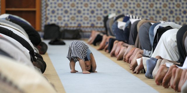 Lelaki Muslim Tak Jalani Salat Jumat, Munafik