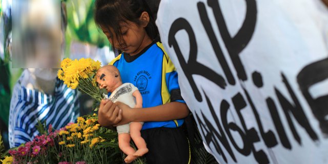 Boneka Angeline dan Suara Anak Kecil Bernyanyi