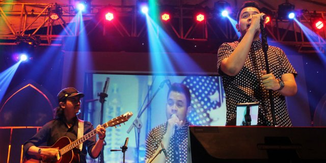 Tulus Rilis 'Sepatu' Berbahasa Jepang