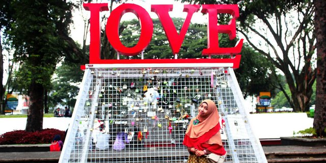 Tak Cuma Korea, Indonesia Juga Punya 'Monumen Gembok Cinta'