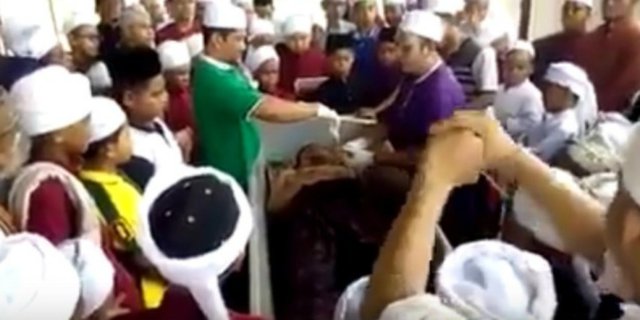 Jenazah Dimandikan Tiba Tiba Bangkit Dan Bersin 1096