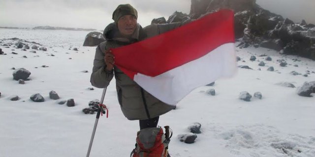 Perjuangan Pria Berkaki Satu Taklukan Puncak Aconcagua