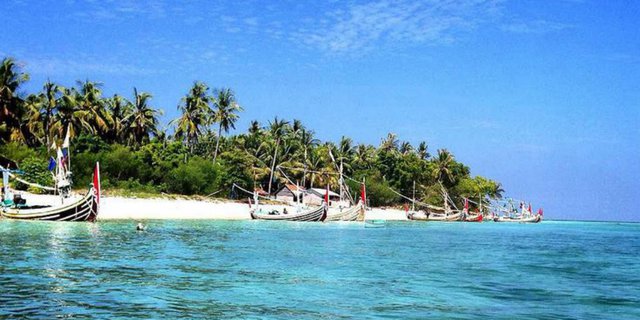 Pesona 5 Pulau di Ujung Timur Madura