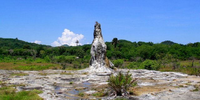 Misteri Watu Rombang, Batu `Tumbuh` di Labuan Bajo