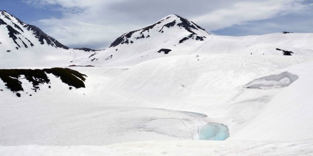 Saking Indahnya, Gunung Es Ini Dianggap Simbol Surga