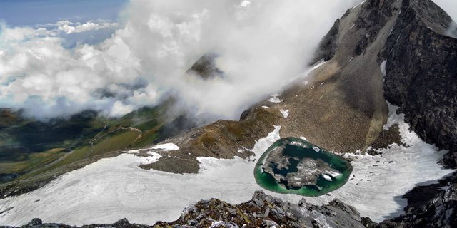 Kisah Mengerikan di Balik Misteri Danau Tengkorak Himalaya