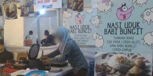 Geger! Perempuan Berkerudung Jajakan Nasi Uduk Babi