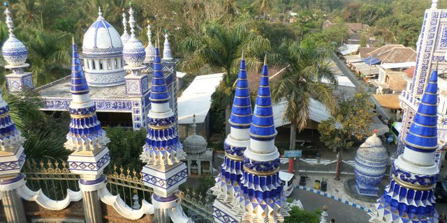 Melihat Masjid Unik Bergaya Thailand di Malang