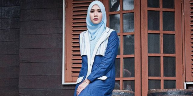 Zaskia Mecca: Intip Tutorial #Hijab1Menit